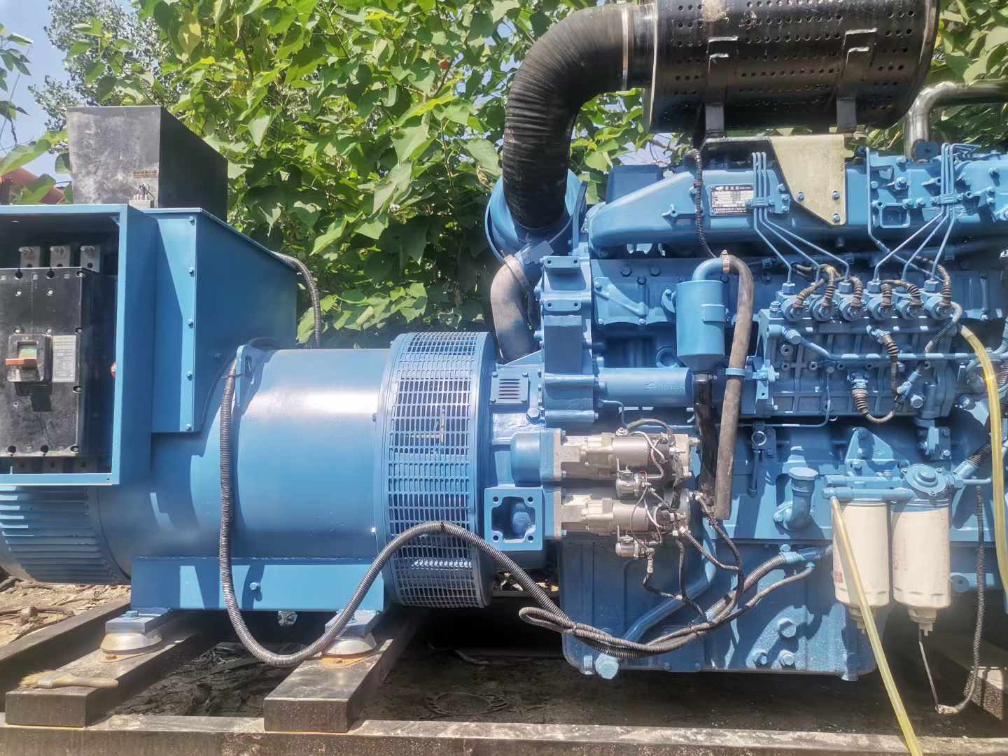 嘉鱼详细说明降低 800kW 柴油发电机输出电流波动的方法
