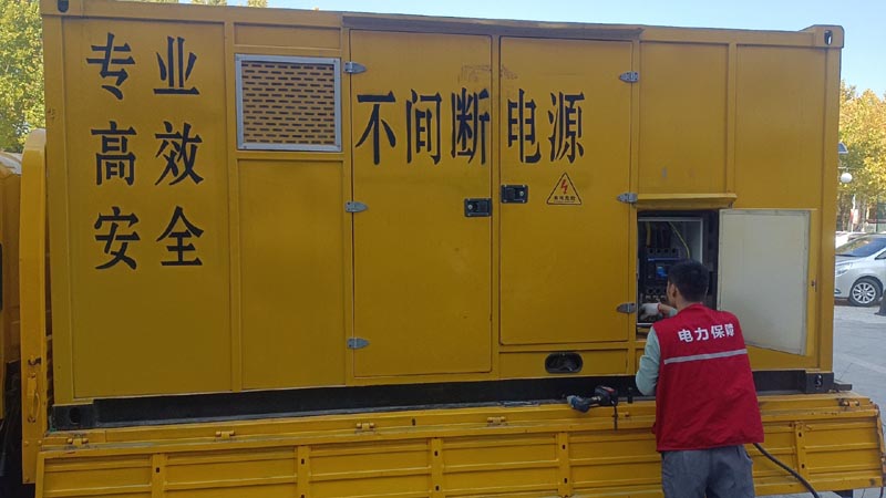 嘉鱼柴油发电机组和UPS电源配合使用时，如何避免切换过程中的电力中断？